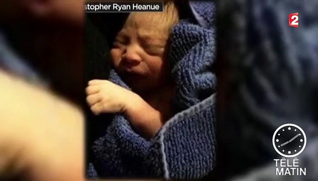 Un bébé trouvé dans une crèche de Noël émeut les États-Unis