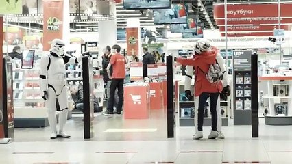 Deux stormtroopers dans un magasin