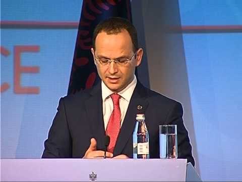 BUSHATI ME DIPLOMATET MINISTRI I JASHTEM THIRRJE TE MOBILIZOHEN PER HAPAT DREJT BE LAJM