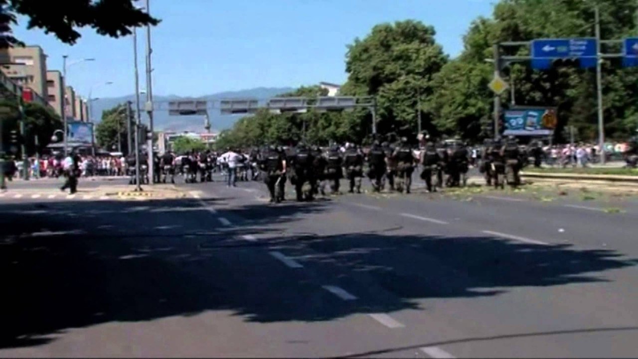 SERISH PROTESTA TE DHUNSHME NE SHKUP