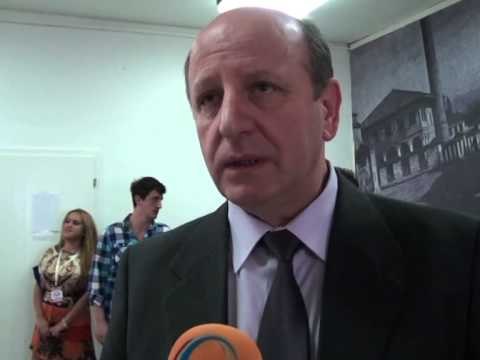 PROTESTA NE MAQEDONI SHQIPTARET BEJNE THIRRJE KUNDER PADREJTESIVE TE SHTETIT LAJM