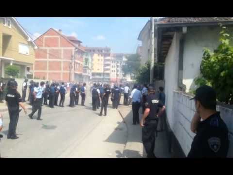 PROTESTA NE MAQEDONI TETOVA QENDRA E PERLESHJEVE POLICIA PERDOR GAZ LOTSJELLES LAJM