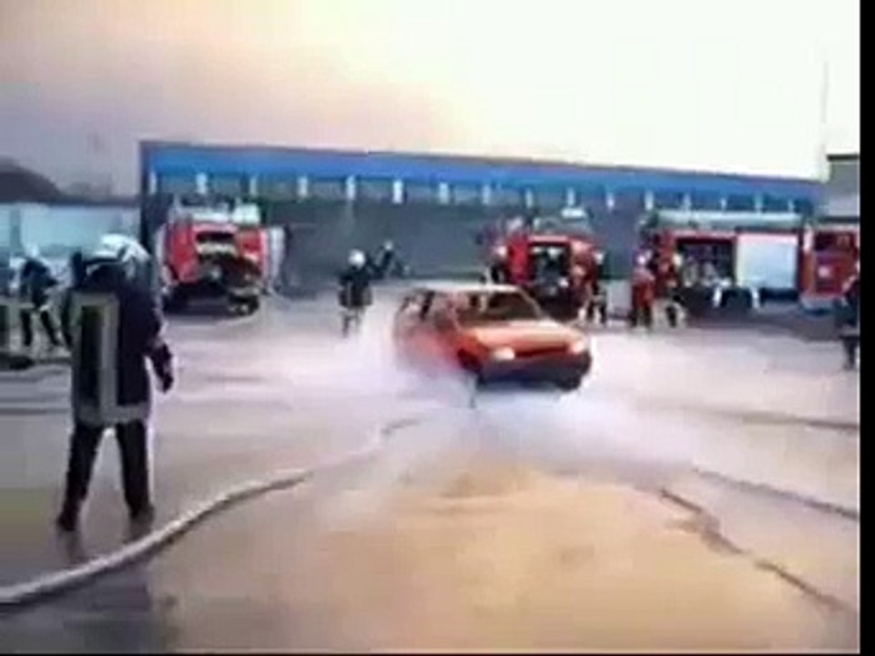 Пожарные не тушат а жгут, вообще прикольно. Смотреть!