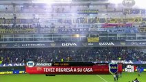 Carlos Tevez recibió una bandera de Diego Maradona en su Presentacion Con Boca Juniors • 2015