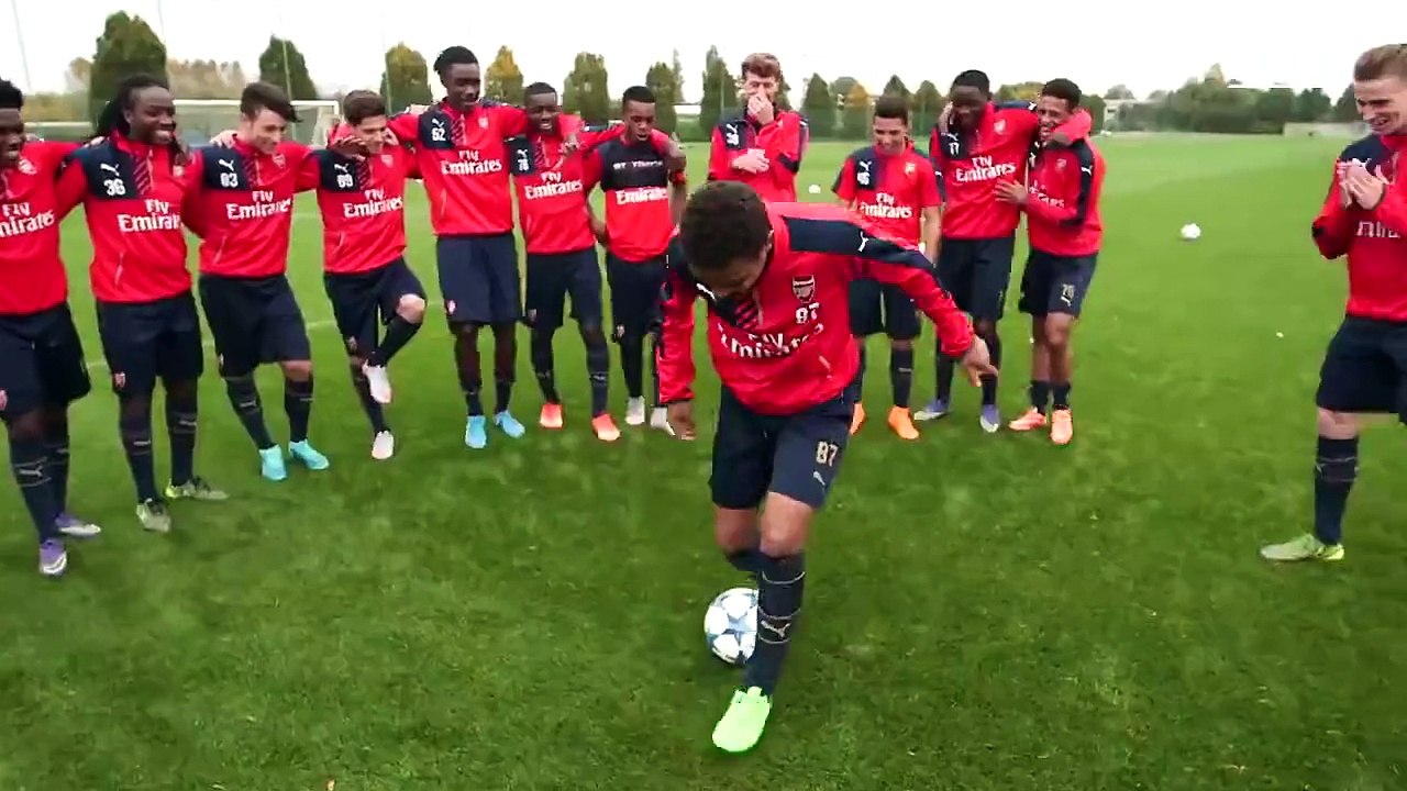 Ismael Bennacer et les jeunes d'Arsenal: jeux techniques avec Thierry Henry