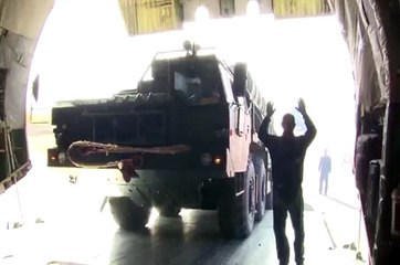 ЗРК С-400 заступил на боевое дежурство по противовоздушной обороне на авиабазе Хмеймим