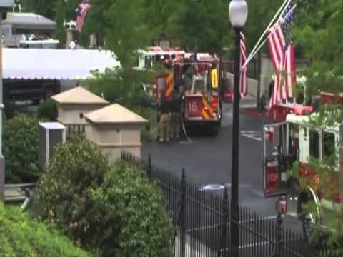 SHTEPIA E BARDHE MBYLLET PERKOHESISHT PAS ALARMIT PER NJE PAKO TE DYSHIMTE LAJM