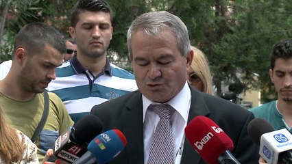 DEKANI I "MJEKESISE" NUK LEJOHET TE HYJE NE FAKULTET