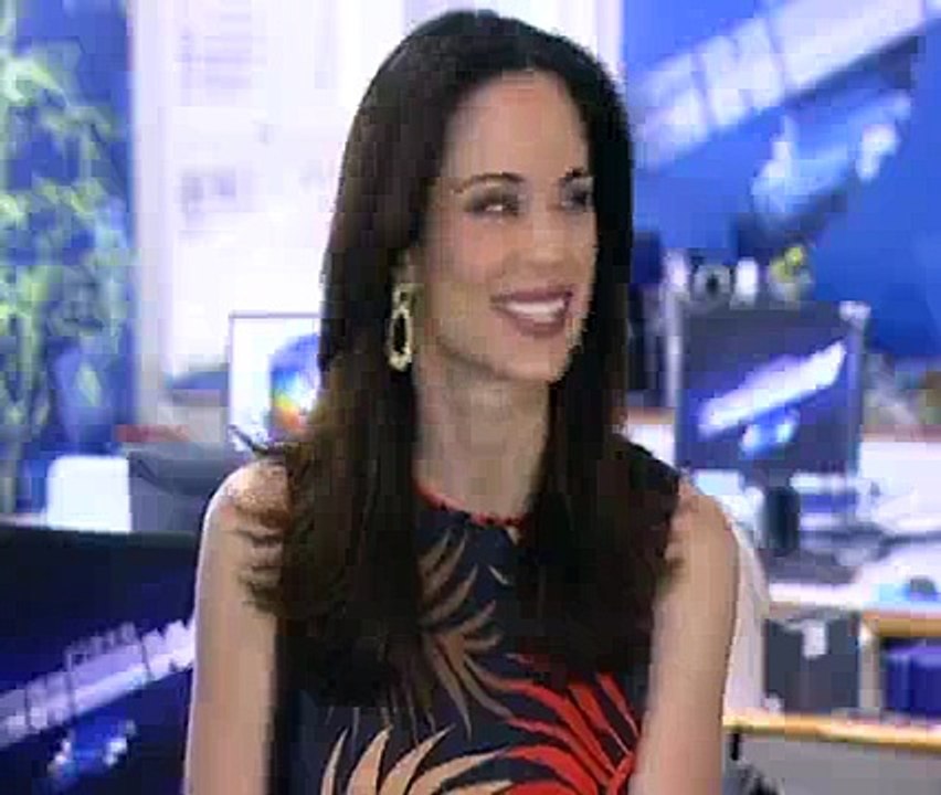 Vídeo Show - Eva e Tereza Cristina travam duelo de víboras.