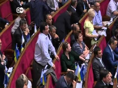 IKEN YATSENUK KRYEMINISTRI UKRAINAS DOREHIQET PAS PRISHJES SE KOALICIONIT LAJM