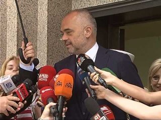 POLITIKA URON BAJRAMIN DITE MESAZESH PER ME SHUME PAQE DHE BARAZI MES NJEREZVE LAJM