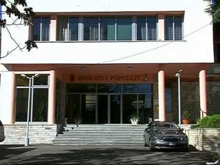 AVOKATI I POPULLIT TOTOZANI “KUNDER GJOBAVE NE KUFI, KESHTU SHKELEN TE DREJTAT E NJERIUT” LAJM