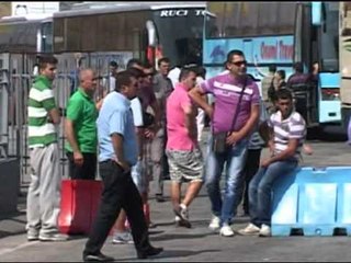 EMIGRANTET NE KUFI KAKAVIJA BLLOKOHET GJATE NATES, ZHBLLOKOHET KALIMI NE MENGJES LAJM