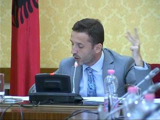 “CEZ ABUZIM 330 MIJE USD” “ISH KREMINISTRI BERISHA PAGOI KOMPANINE “PATON BOX” PER ASGJE” LAJM