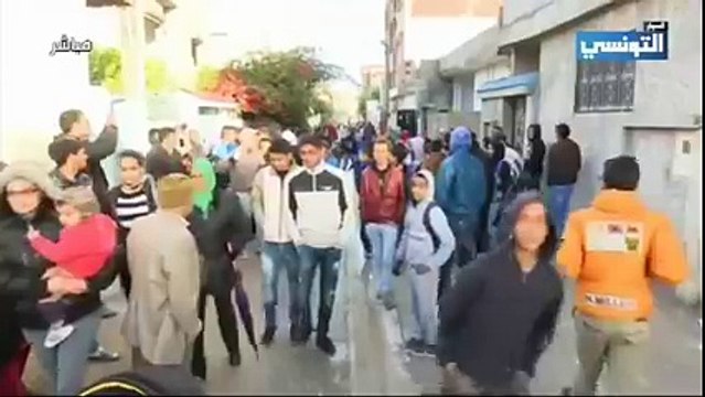 رسالة قويّة لوالدة الشهيد عمر الخيّاطي من أمام منزل منفذ الهجوم الإنتحاري حسام العبدلي