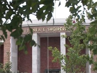 SHKARKIMET E DREJTOREVE BANKA E SHQIPERISE BEN NJOFTIMIN TRE DITE ME VONESE LAJM