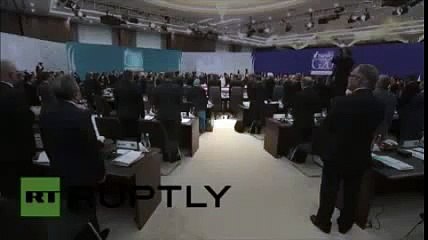 Erdoğan Konuşurken Obama Sakız Çiğnedi