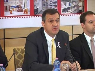 MINISTRI BEQAJ PERBALLET ME GROSISTET PER ÇMIMET E ILAÇEVE,“TEK NE 5 HERE ME SHTRENJTE” LAJM