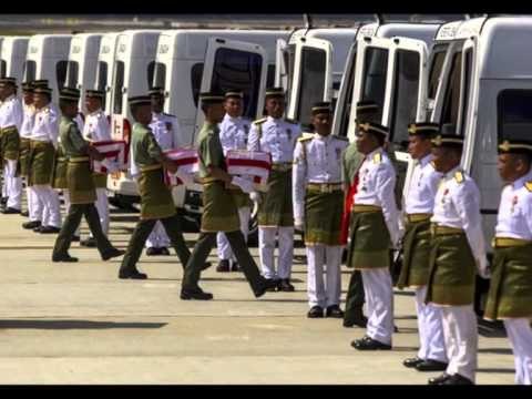 MBERRIJNE NE MALAJZI TRUPAT E VIKTIMAVE VENDASE TE AVIONIT TE RREZUAR MH 17 LAJM