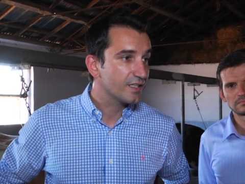 MINISTRI VELIAJ PREMTON BURSA PER NXENESIT E SHKOLLES SE MESME BUJQESORE NE FIER LAJM