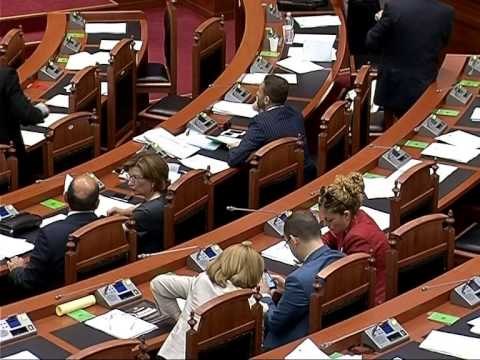 NE SEANCEN E PARE PLENARE TE SE HENES PRITET RREZIMI I DEKRETEVE TE PRESIDENTIT NISHANI LAJM