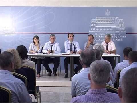 SHKOLLAT PROFESIONALE,MINISTRI VELIAJ PREMTON STANDART TE RI NE MESIMDHENIE LAJM