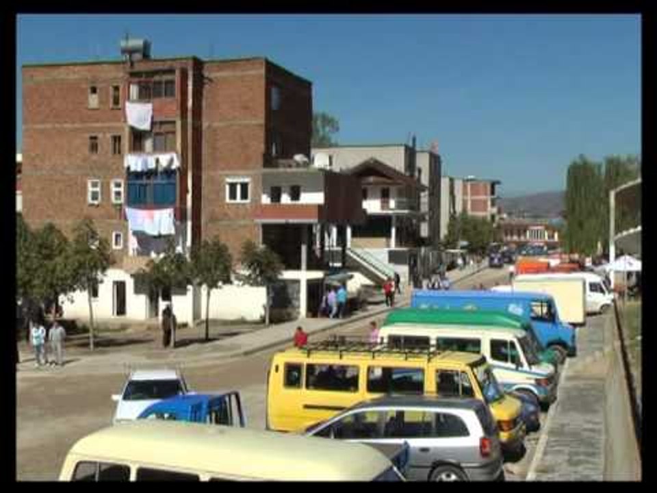 KRUME,55 VJEÇARI VDES NE TENTATIVE PER T'I HEQUR NGA DUART FEMIJEVE GRANATEN LAJM