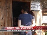 Turistët e huaj në Amfiteatër - News, Lajme - Vizion Plus