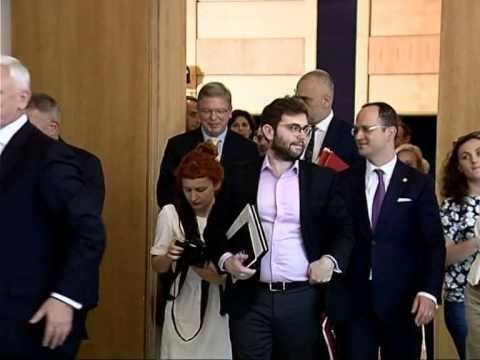 DEPUTETI I PS BALLA I APEL OPOZITES TE NDERPRESE BOJKOTIN DHE TE KTHEHET NE KUVEND LAJM