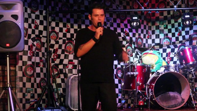 Franz Goovaerts sings 'Blue Suede Shoes' Elvis Week 2015