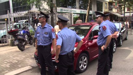 TE RINJTE NE PROTESTE PER DASMEN E VELIAJT