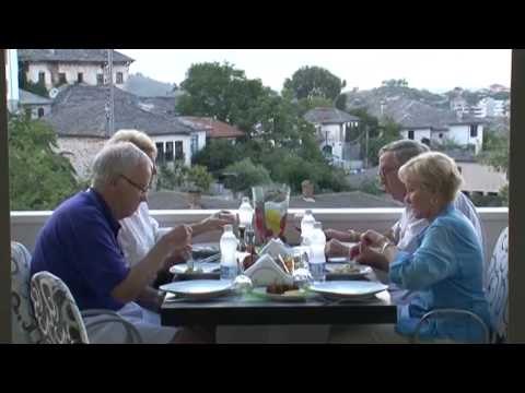 TURIZEM ELITAR NE GJIROKASTER, 120 VIZITORE NGA DHOMA AMERIKANE E AVOKATISE LAJM