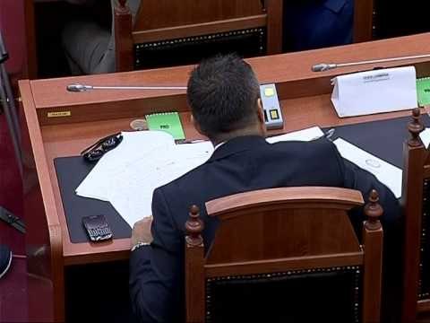 PARLAMENTI SHKARKON NGA DETYRA GUVERNATORIN FULLANI DHE KRYEINSPEKTOREN ELIVAR GOLEMI LAJM