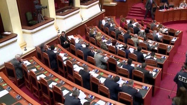 AMBASADORI AMERIKAN NE OSBE: TE ZBATOHEN VENDIMET E GJYKATAVE