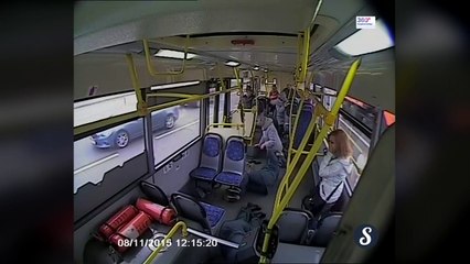 Un chauffeur de bus s'endort au volant