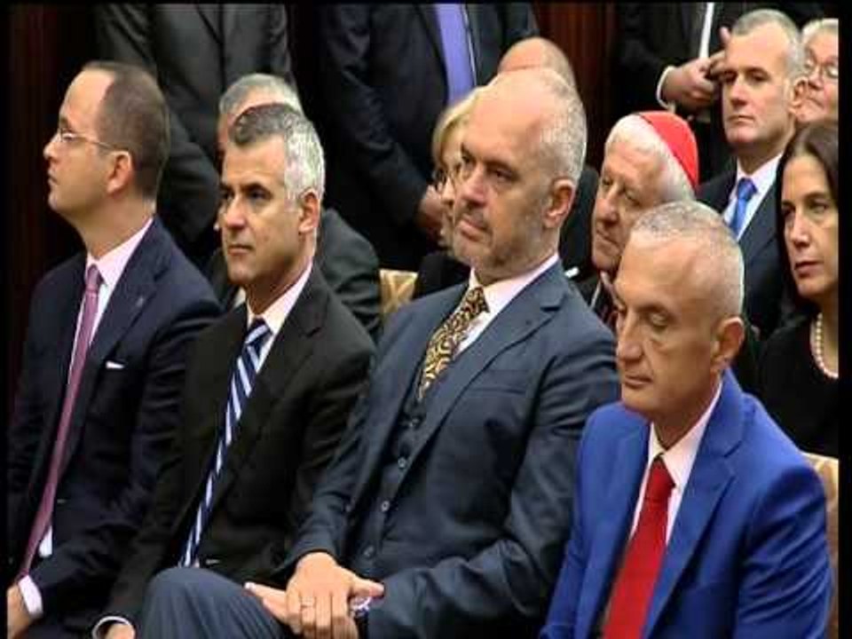 PRESIDENTI NISHANI E QUAN DITE HISTORIKE VIZITEN E PAPES,BASHA I JEP ÇELESIN E TIRANES LAJM