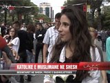 Besimtaret në shesh  për Papën - News, Lajme - Vizion Plus