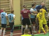 Russie : Un arbitre de futsal se prend une droite