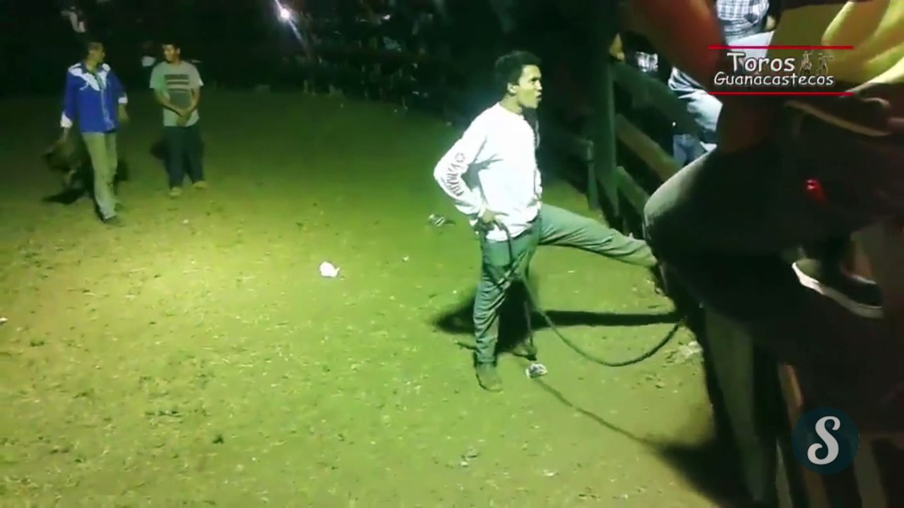 Fail : Retenir une porte de chiquero avec le pied