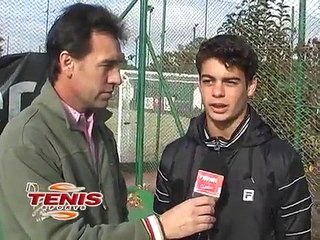 Valentino Caratini en El pasto es para las vacas full HD tenis