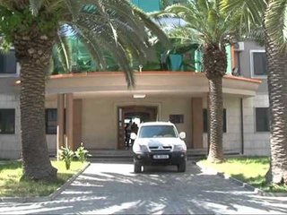 SHPERDORUAN DETYREN,ARRESTOHEN DREJTORI I BURGUT TE RROGOZHINES DHE 2 MJEKE LAJM