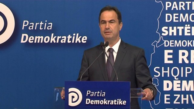 PD: QEVERIA I KA LENE STUDENTET NE MESHIRE TE FATIT