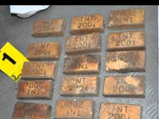 KAPET NE GRAMSH I RIU ME EKSPLOZIV,POLICIA I GJEN NE SHTEPI 15 KALLEPE TRITOLI LAJM