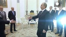 تاکید روسای جمهور فرانسه و روسیه بر تقویت همکاریها برای ایجاد یک ائتلاف قوی ضد تروریست