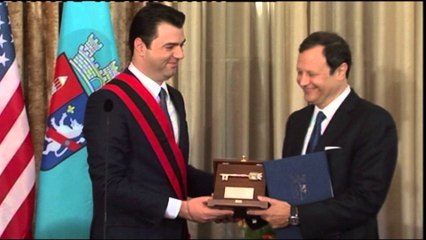 PRESIDENTI NISHANI TAKOHET ME MICHAEL GRANOF