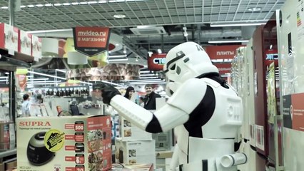 Deux stormtroopers découvrent un magasin d'électroménager