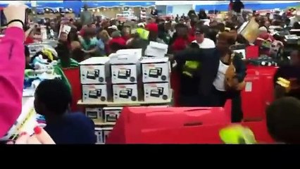 Download Video: Compilation des plus gros mouvements de foule pendant le Black Friday 2015