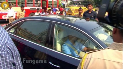 "DEEPIKA PADUKONE" TAKES BLESSING OF II "SIDDHIVINAYAK"
