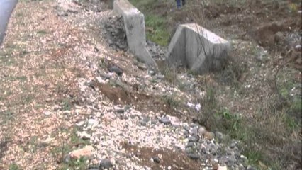 ELBASAN, MAKINA DEL NGA RRUGA, DY TE VDEKUR