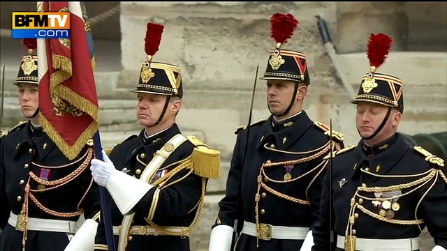 Lecture des 130 noms des morts des attentats du 13 novembre aux Invalides